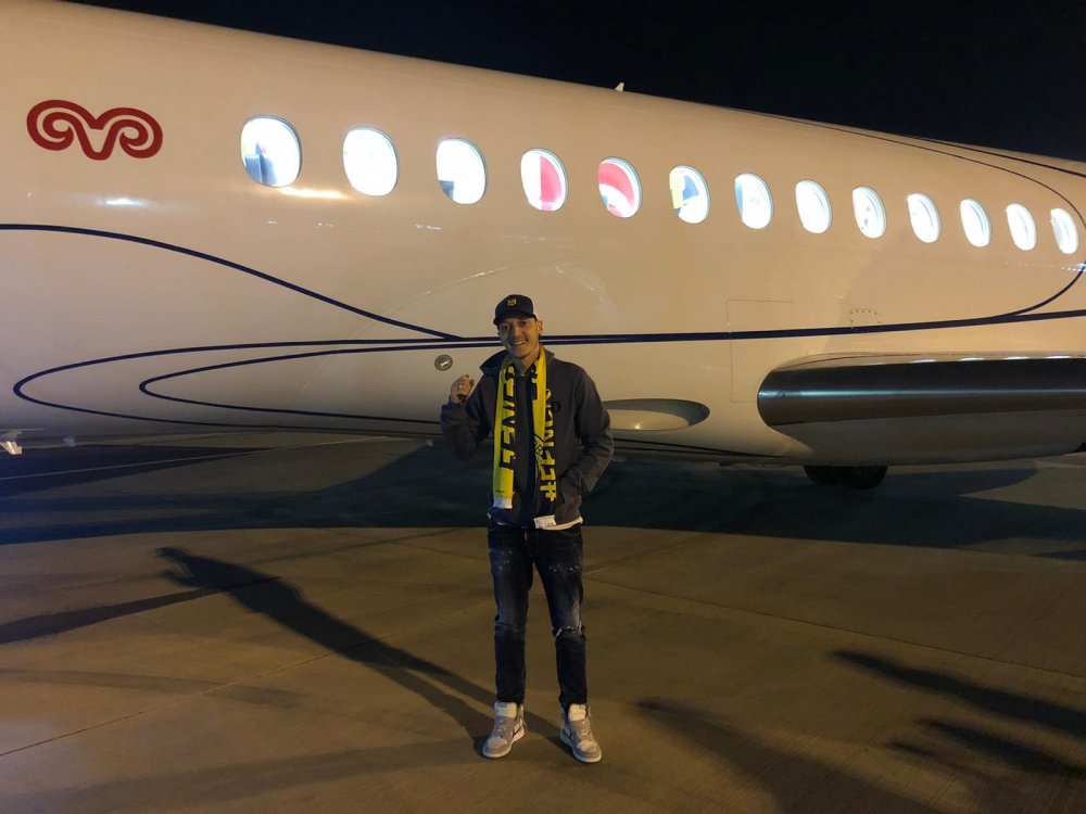 Fenerbahçe: Kulübümüz, transfer süreçlerini ilerletmek için Mesut Özil'i İstanbul'a getiriyor