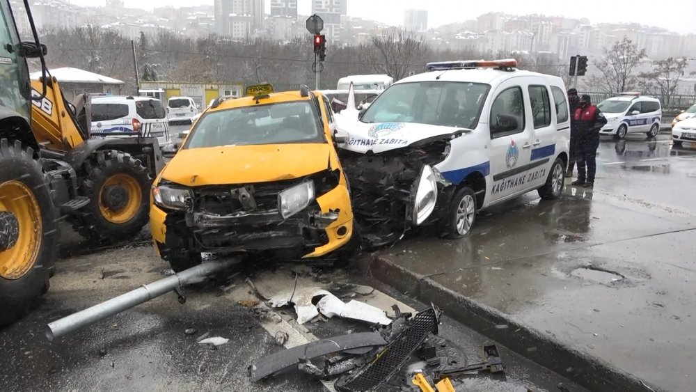 Kağıthane’de trafik kazası: 1 yaralı