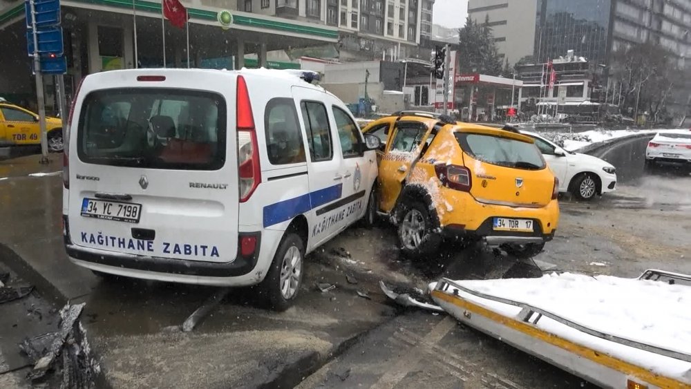 Kağıthane’de trafik kazası: 1 yaralı