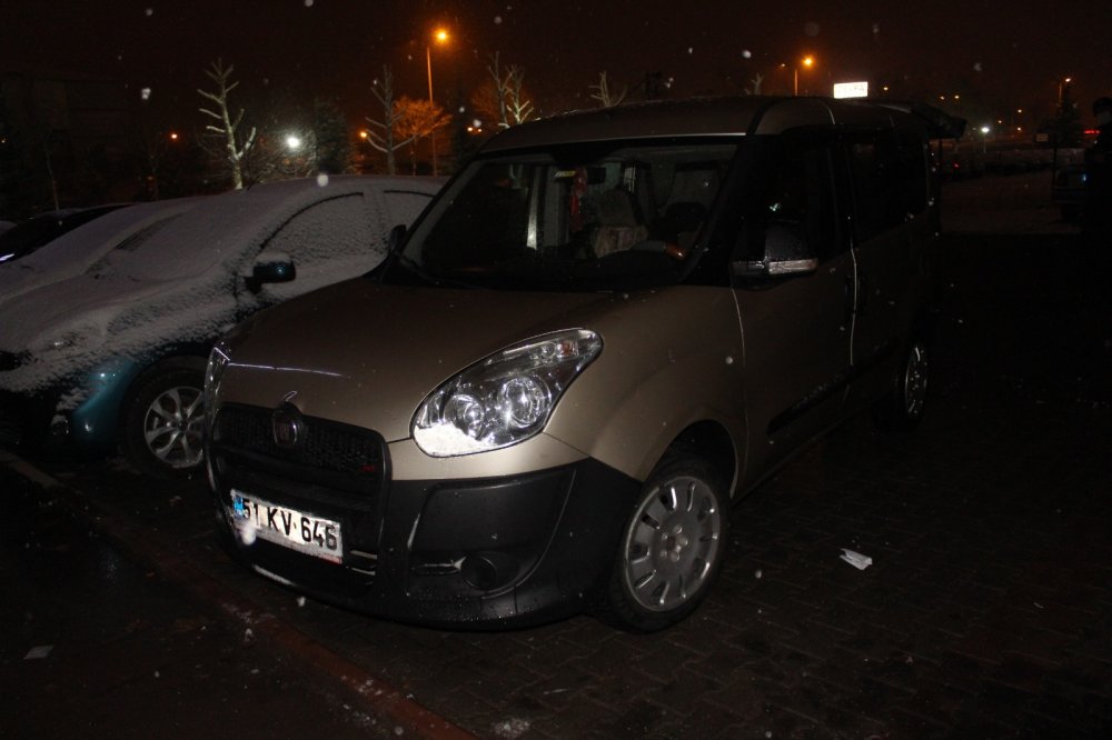 Kayseri'de, polisin 'dur' ihtarına uymayan araçtaki 4 kişiden 2'si yakalandı