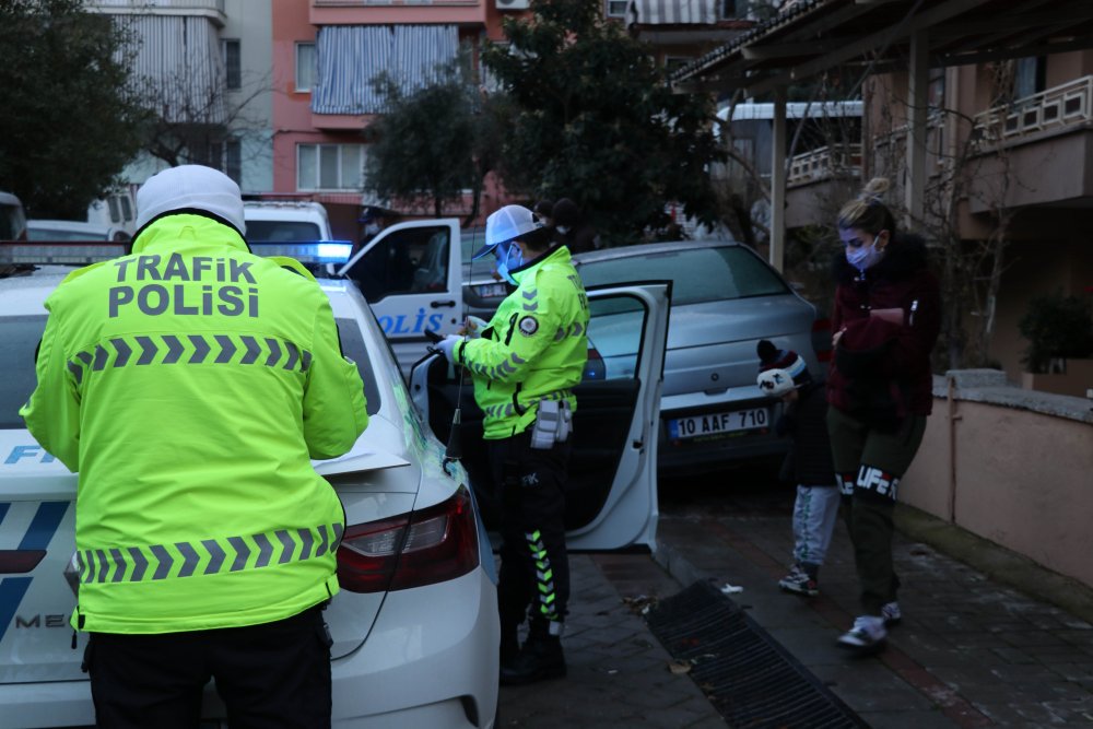 Kısıtlamada 'dur' ihtarına uymayan ehliyetsiz sürücüye 13 bin TL ceza