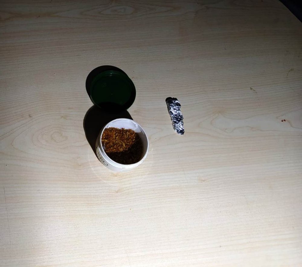 Krem kutusuna sakladığı uyuşturucu ile yakalandı