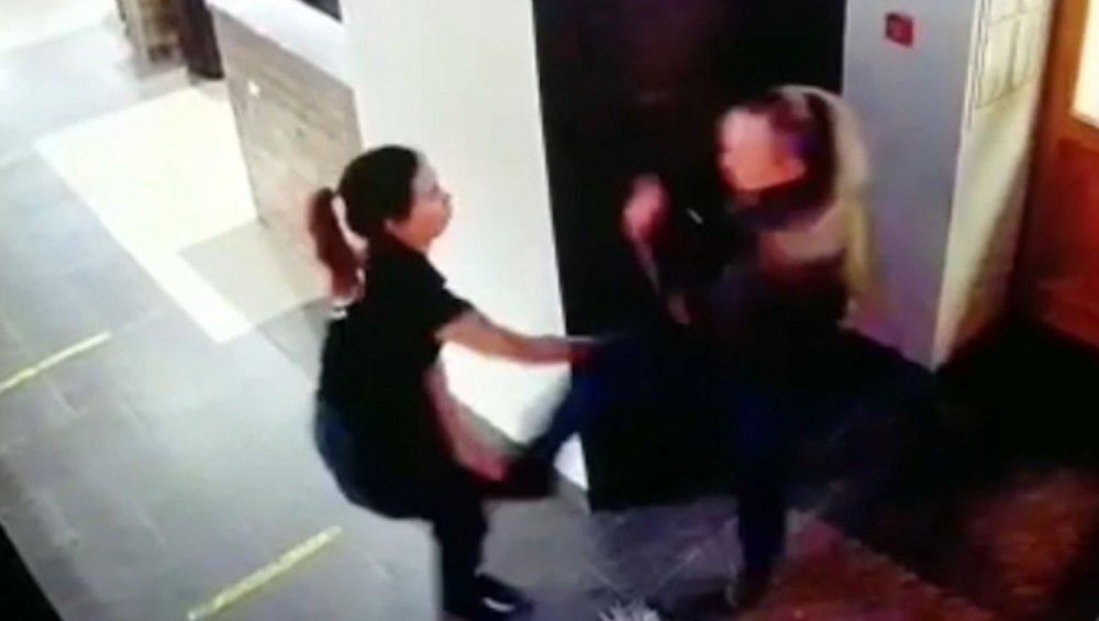 Rusya’da alkol satmadığı için garson kadını dövdü