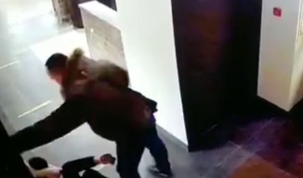 Rusya’da alkol satmadığı için garson kadını dövdü