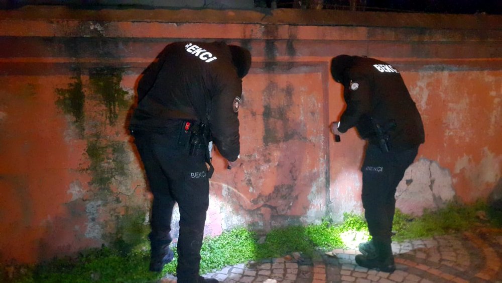 Sokağa çıkma kısıtlamasında, üzerinde uyuşturucuyla yakalandı