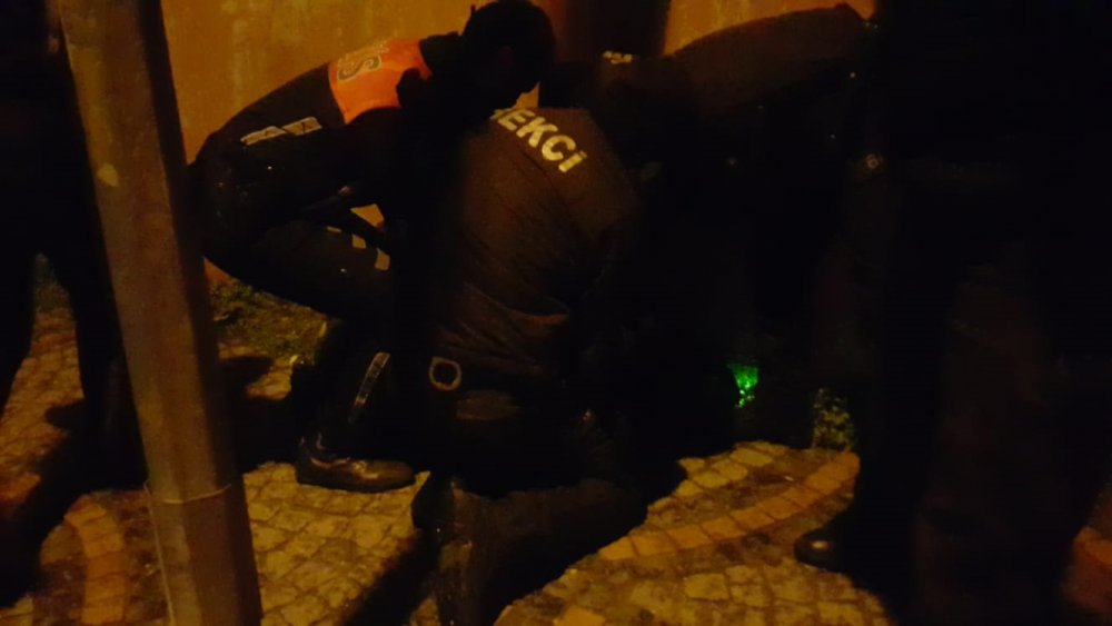 Sokağa çıkma kısıtlamasında, üzerinde uyuşturucuyla yakalandı