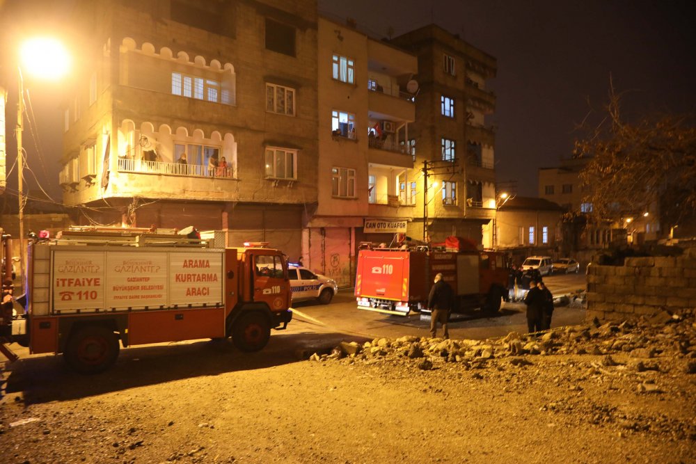 Suriyeli ailenin kaldığı metruk binada göçük: 4 yaralı