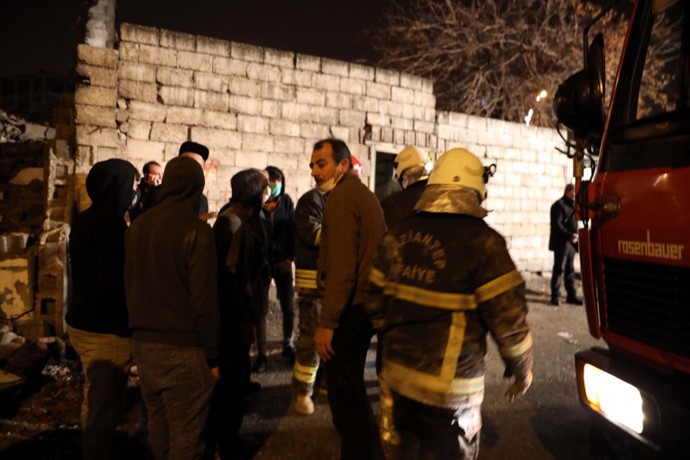 Suriyeli ailenin kaldığı metruk binada göçük: 4 yaralı