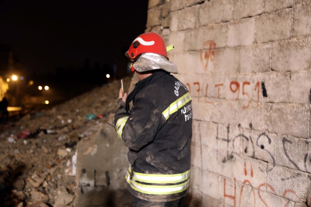 Suriyeli ailenin kaldığı metruk binada göçük: 4 yaralı