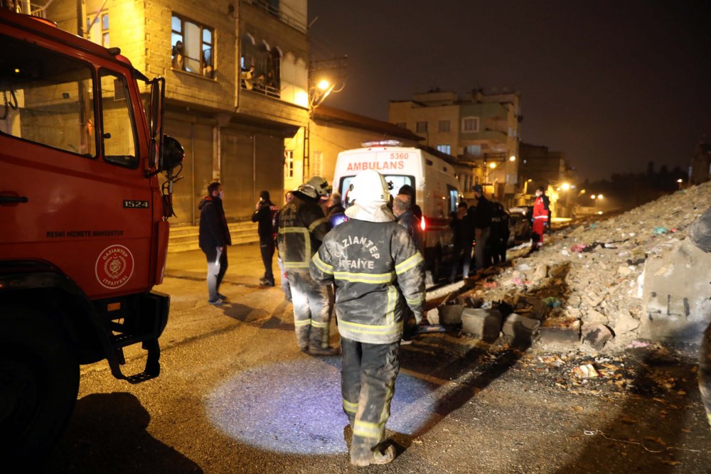Suriyeli ailenin kaldığı metruk binada göçük: 4 yaralı