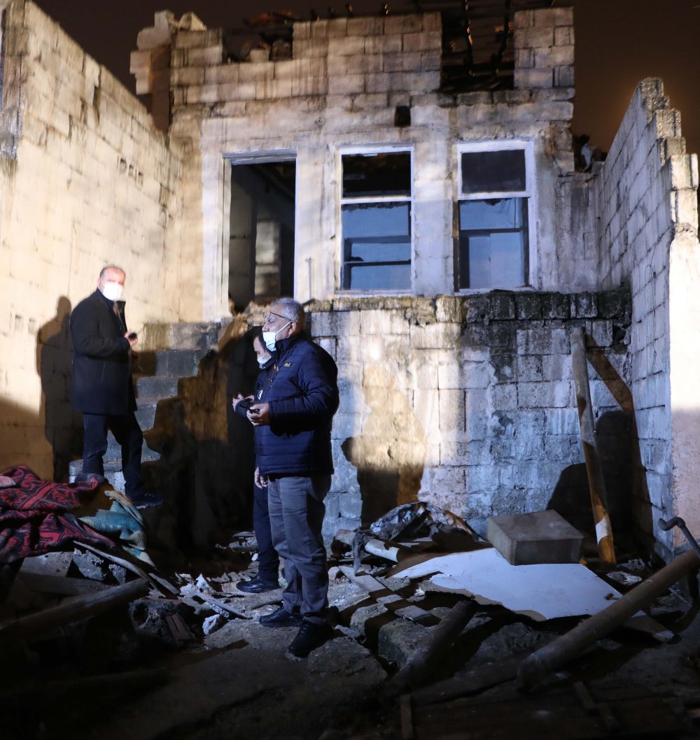 Suriyeli ailenin kaldığı metruk binada göçük: 4 yaralı