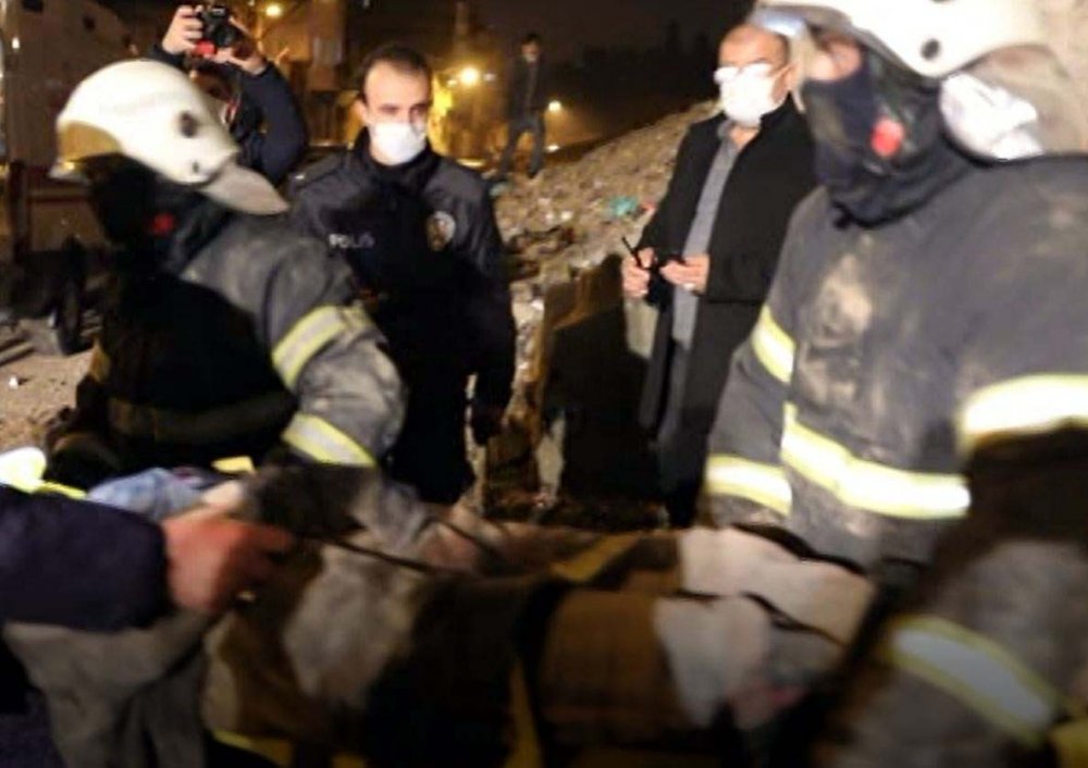 Suriyeli ailenin kaldığı metruk binada göçük: Anne öldü, 3 çocuk yaralı