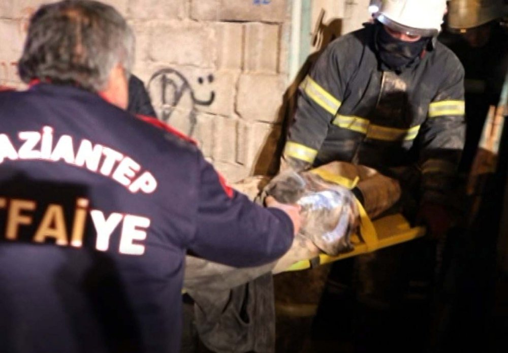 Suriyeli ailenin kaldığı metruk binada göçük: Anne öldü, 3 çocuk yaralı