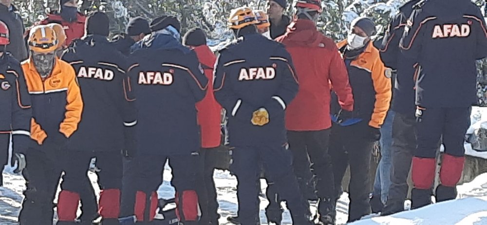 175 KİŞİLK EKİPLE ARANIYORDU: 5 gündür aranan doktor, menfeze düşen otomobilinde yaşamını yitirmiş halde bulundu