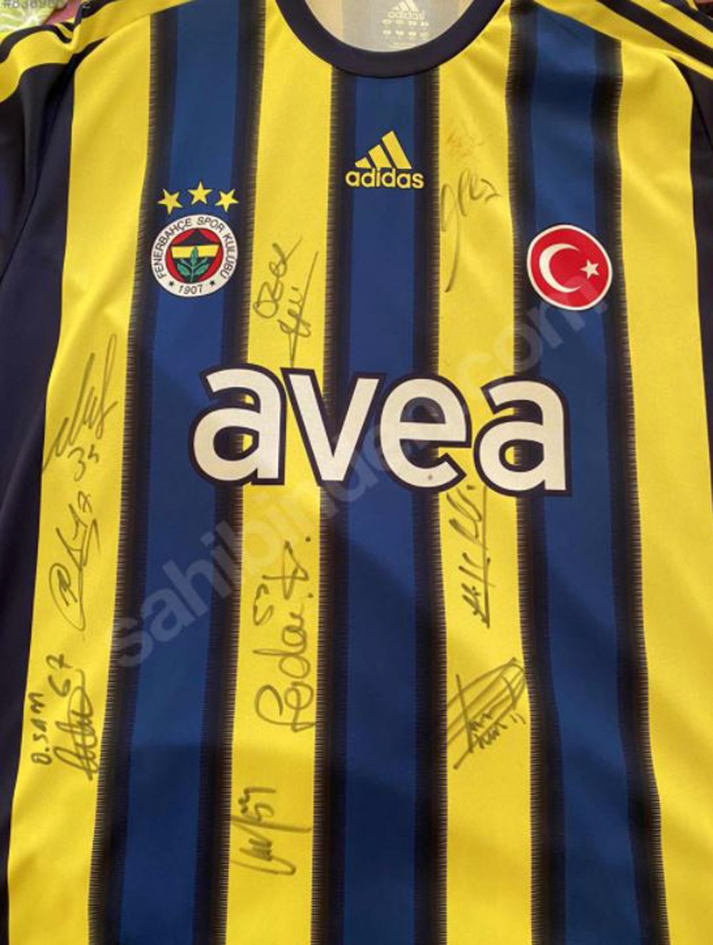 'Alex' imzalı Fenerbahçe forması, 3 milyon liraya satışta