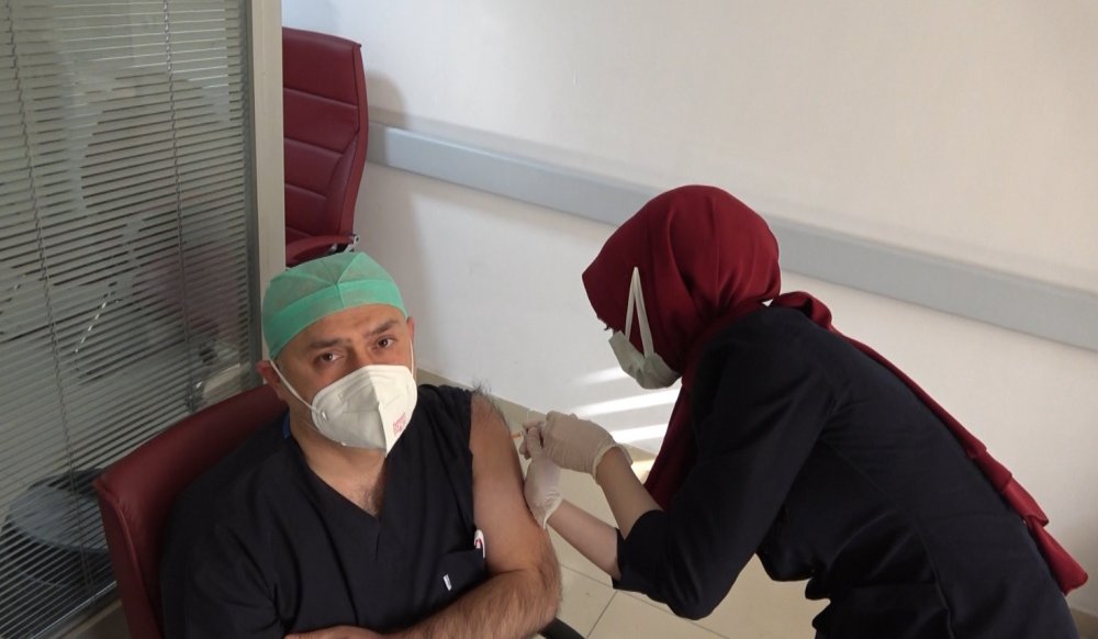 Belgin hemşire: Aşı sonrası herhangi bir sıkıntı yaşamadım