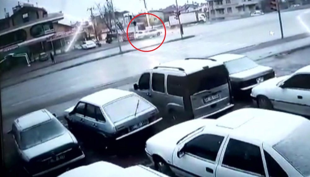 Konya'da iki otomobilin çarpıştığı kaza kamerada