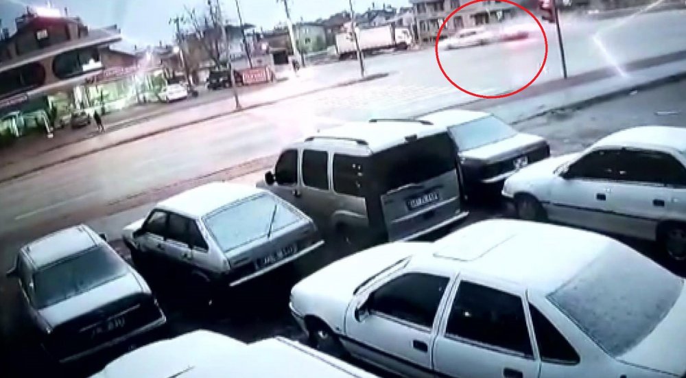 Konya'da iki otomobilin çarpıştığı kaza kamerada