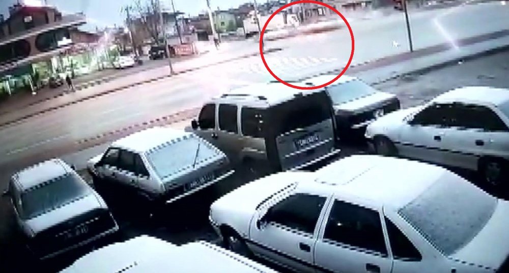 Konya'da iki otomobilin çarpıştığı kaza kamerada