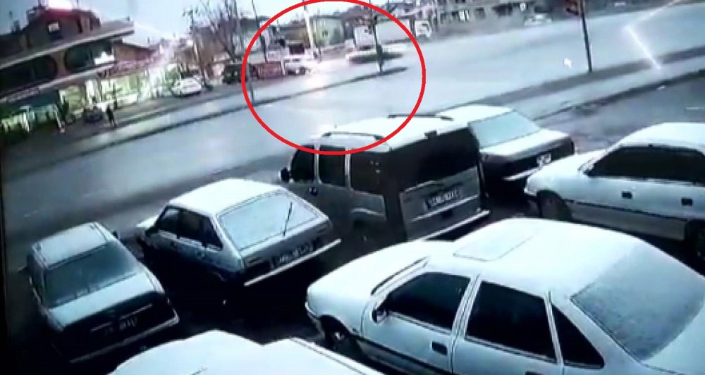 Konya'da iki otomobilin çarpıştığı kaza kamerada