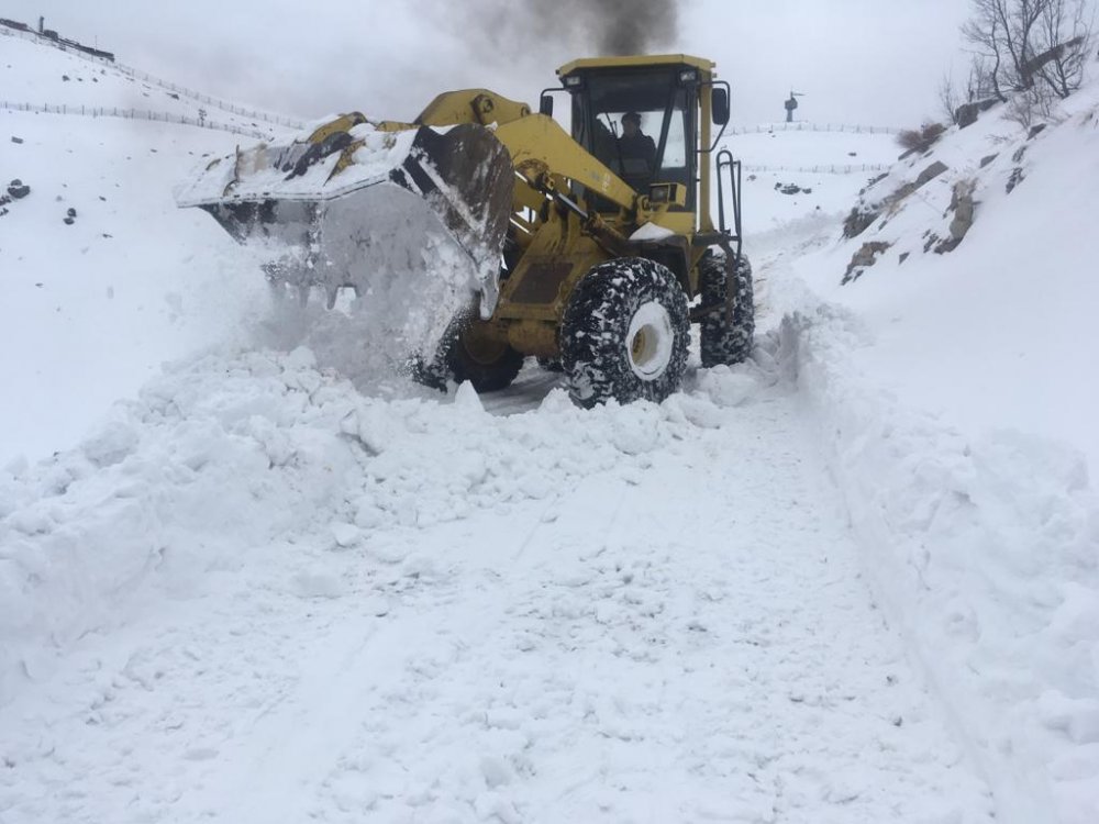 Şırnak'ta 17 köy ve 5 mezra yolu kardan kapandı