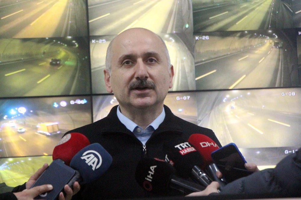 Bakan Karaismailoğlu: Yolları açık tutmak için özveriyle çalışan bir ekibimiz var