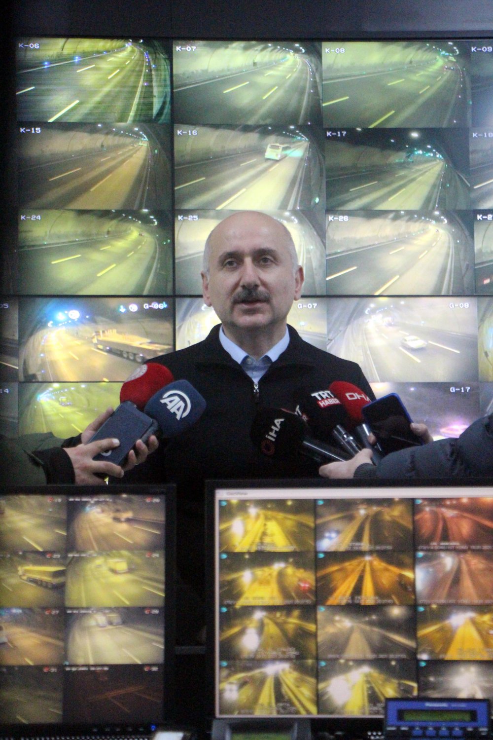 Bakan Karaismailoğlu: Yolları açık tutmak için özveriyle çalışan bir ekibimiz var