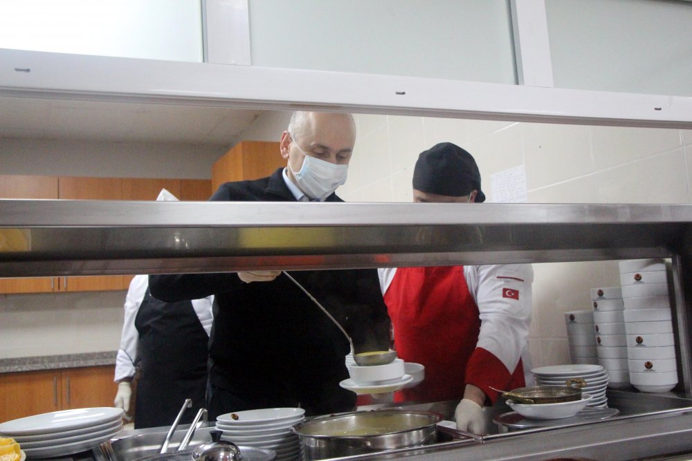 Bakan Karaismailoğlu: Yolları açık tutmak için özveriyle çalışan bir ekibimiz var