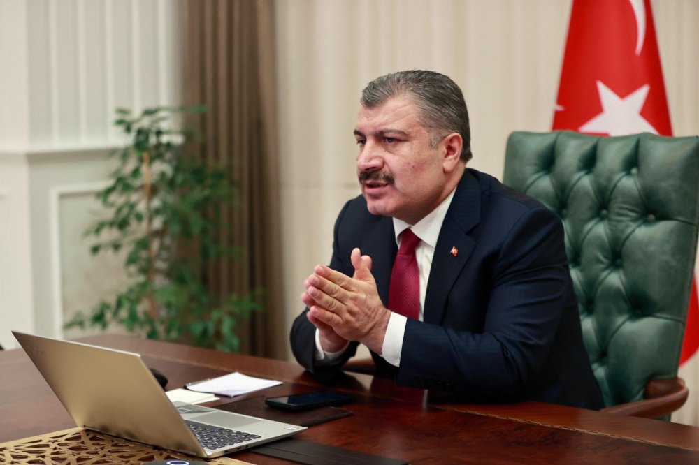 Bakan Koca: Sağlık çalışanlarımızdan 830 bin kişi aşının ilk dozunu oldu