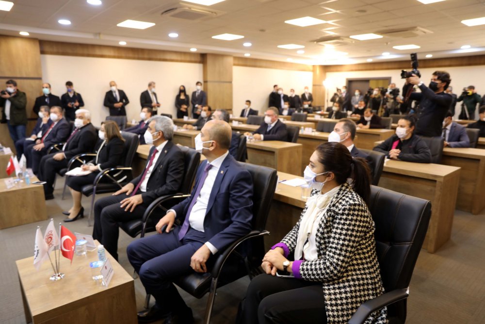 Bakan Varank: Facebook da Türkiye'de bir temsilcilik açma kararını açıkladı.