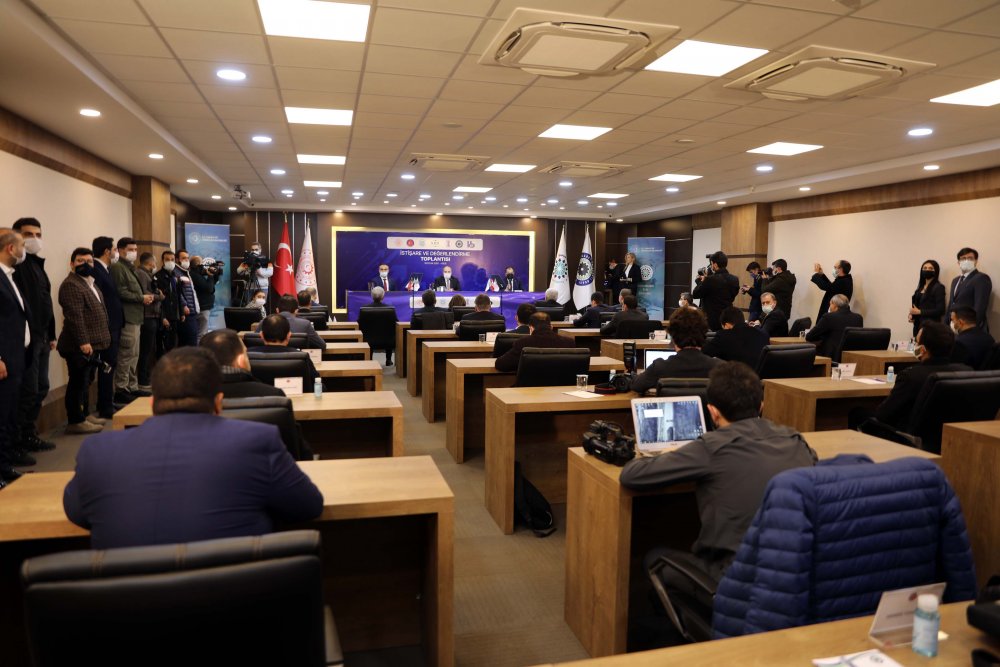 Bakan Varank: Facebook da Türkiye'de bir temsilcilik açma kararını açıkladı.