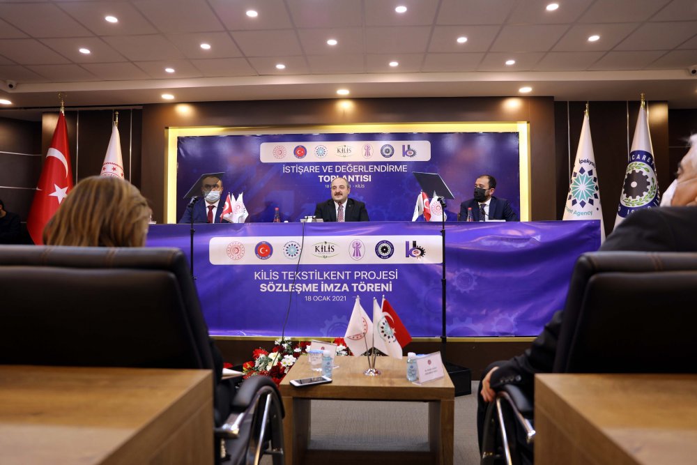 Bakan Varank: Facebook da Türkiye'de bir temsilcilik açma kararını açıkladı.