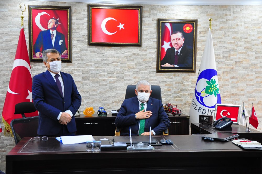 Binali Yıldırım, Manisa Valisi Karadeniz'i ziyaret etti