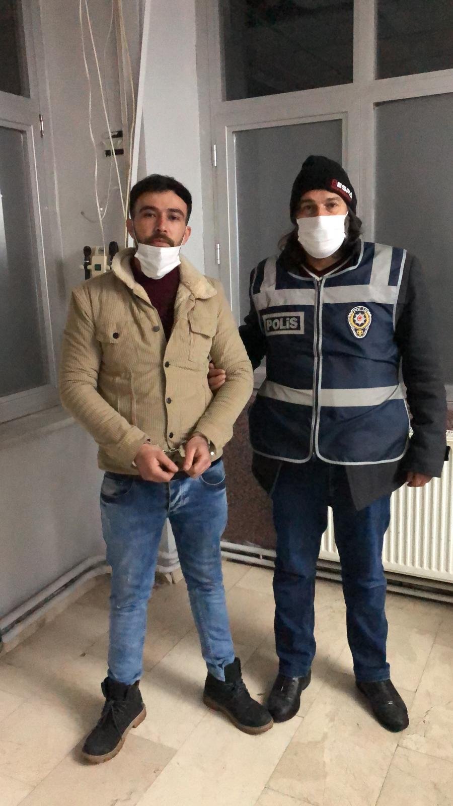 Eşinin ve 1,5 yaşındaki kızının üzerine kaynar su döken koca: Kazara oldu