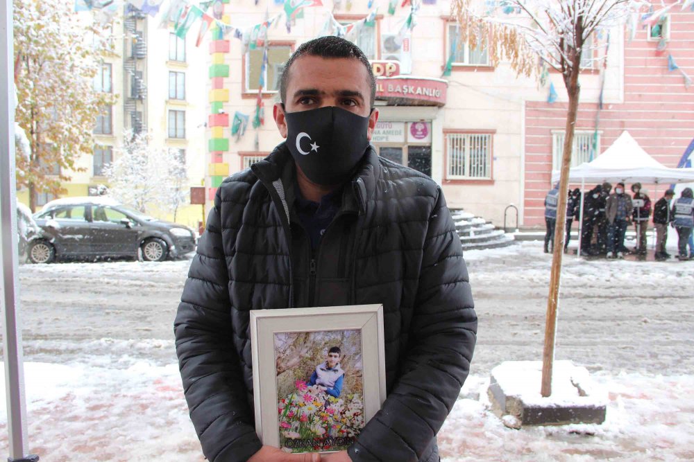 Evlat nöbetindeki aileler, 505'inci günde kar yağışı altında eylemde