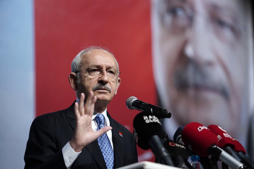 Kılıçdaroğlu, İstanbul'da apartman görevlileri ile bir araya geldi