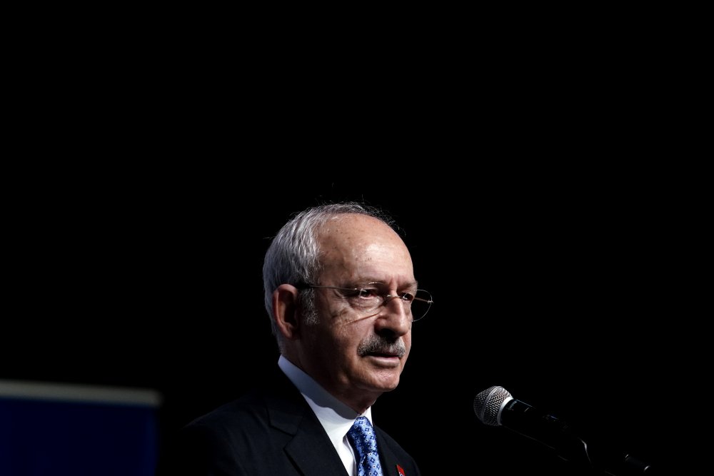Kılıçdaroğlu, İstanbul'da apartman görevlileri ile bir araya geldi