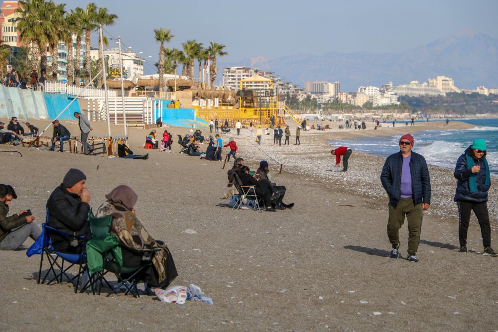 Ocak ayında Antalya'da 'deniz ve güneş' keyfi