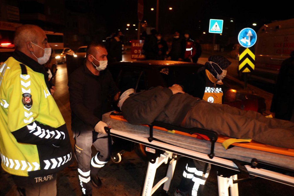 Sivil polis aracı ile otomobil çarpıştı: 1 yaralı