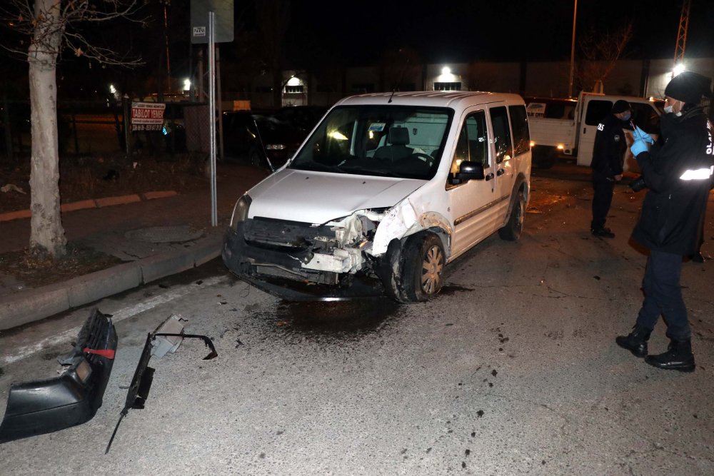 Sivil polis aracı ile otomobil çarpıştı: 1 yaralı
