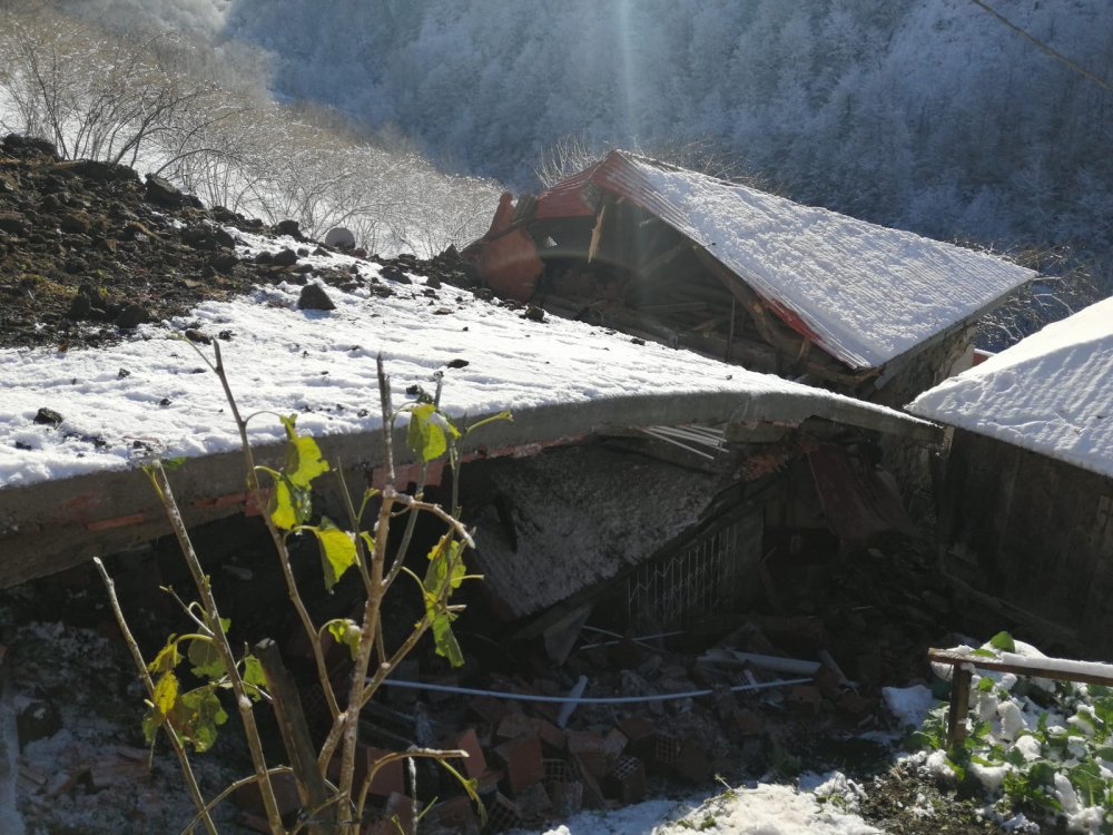 Trabzon’da, heyelan