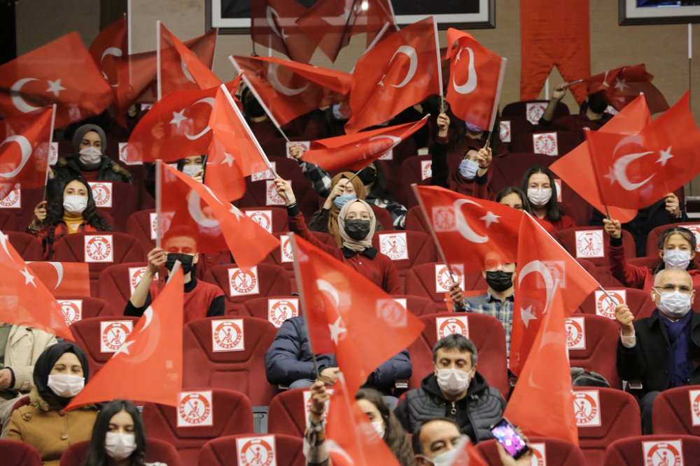 96 yaşındaki Fermude nine, telefonla Bakan Selçuk'la görüştü