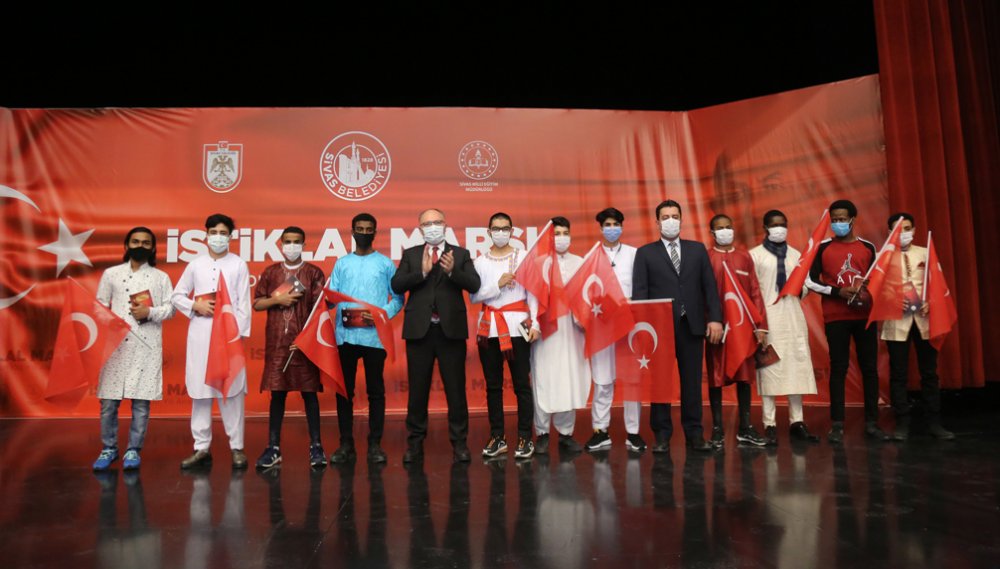 96 yaşındaki Fermude nine, telefonla Bakan Selçuk'la görüştü