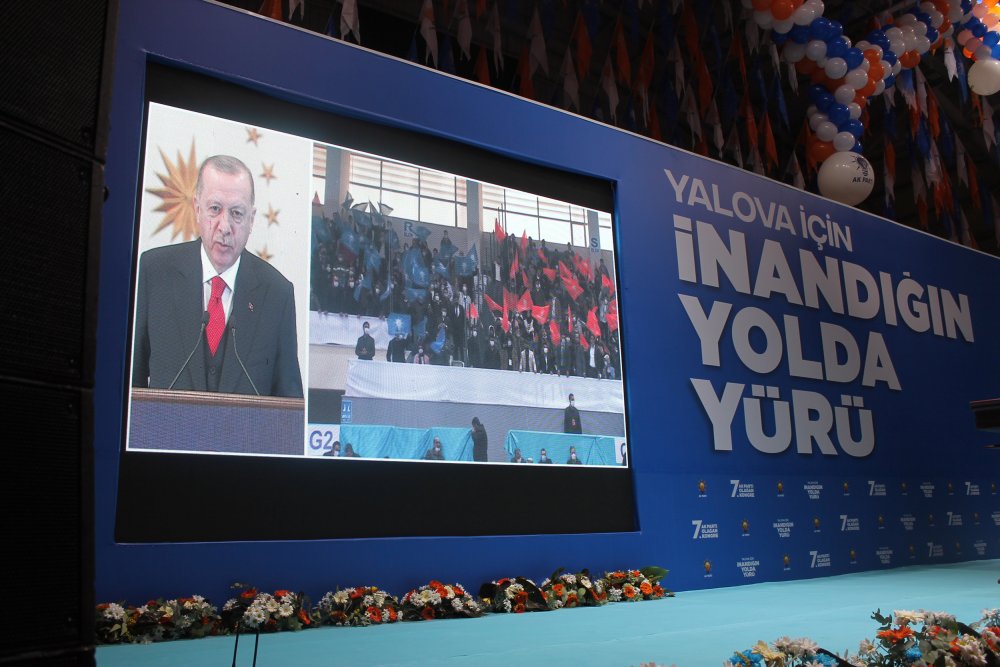 AK Parti Genel Başkan Yardımcısı Canikli: Macron, bükemediği bileği öptü