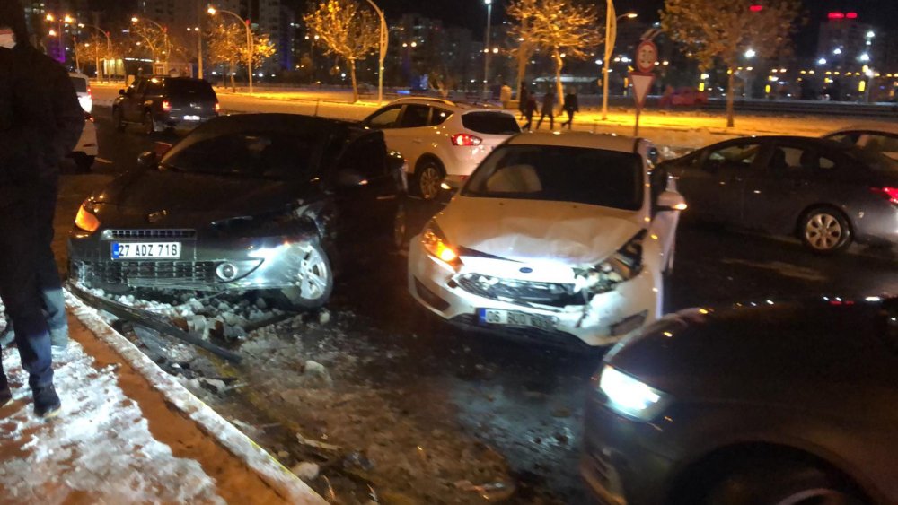 Diyarbakır’da 22 aracın karıştığı zincirleme kaza: Çok sayıda yaralı
