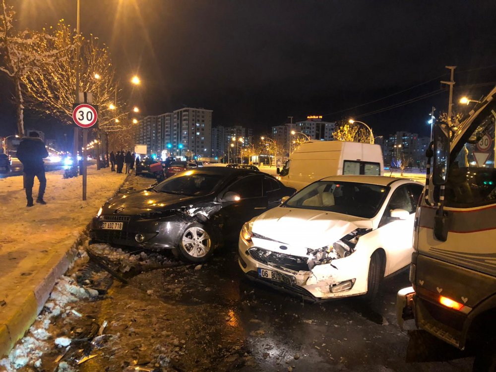 Diyarbakır’da 22 aracın karıştığı zincirleme kaza: Çok sayıda yaralı