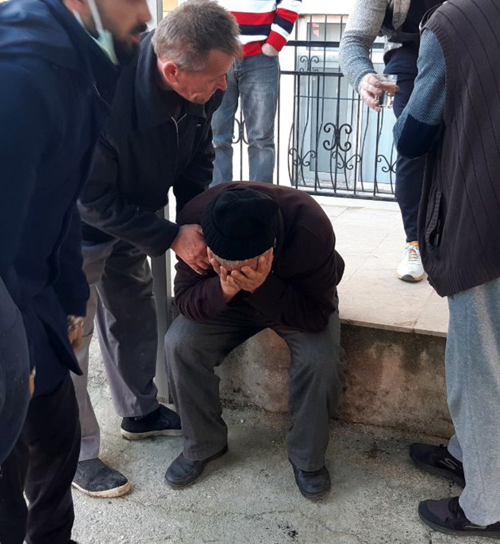 Evlerinin yanışını gözyaşlarıyla izlediler