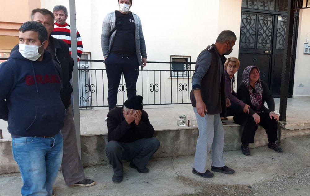 Evlerinin yanışını gözyaşlarıyla izlediler