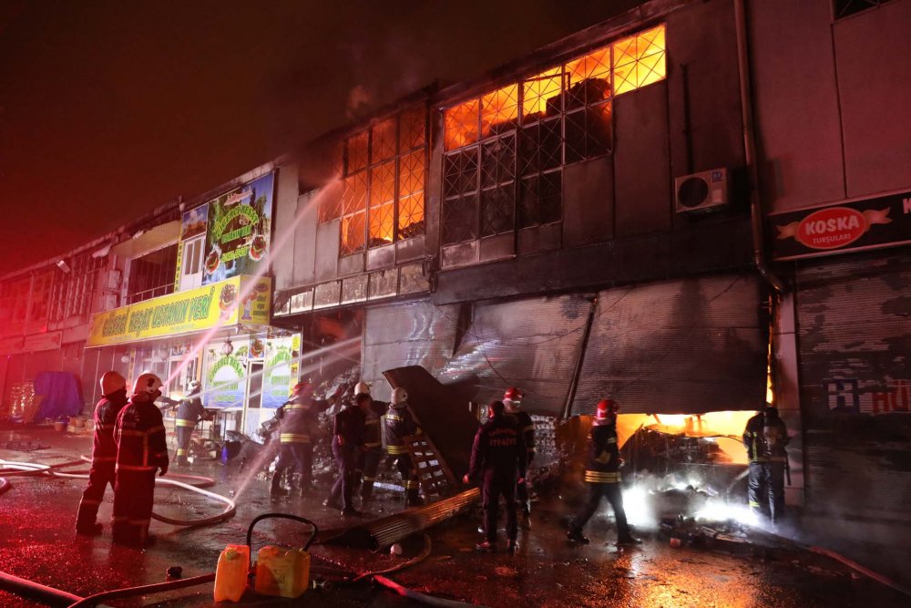 Gaziantep’te hırdavatçıda yangın