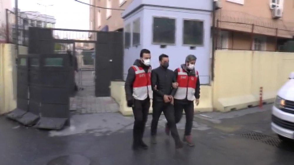 Güngören'de otomobilin ateşe verilme anları kamerada
